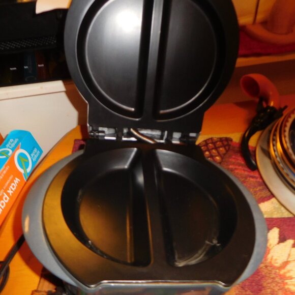 Omelet Maker - Picture 2 of 2
